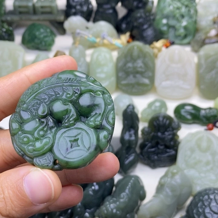 和田玉未镶嵌颈饰