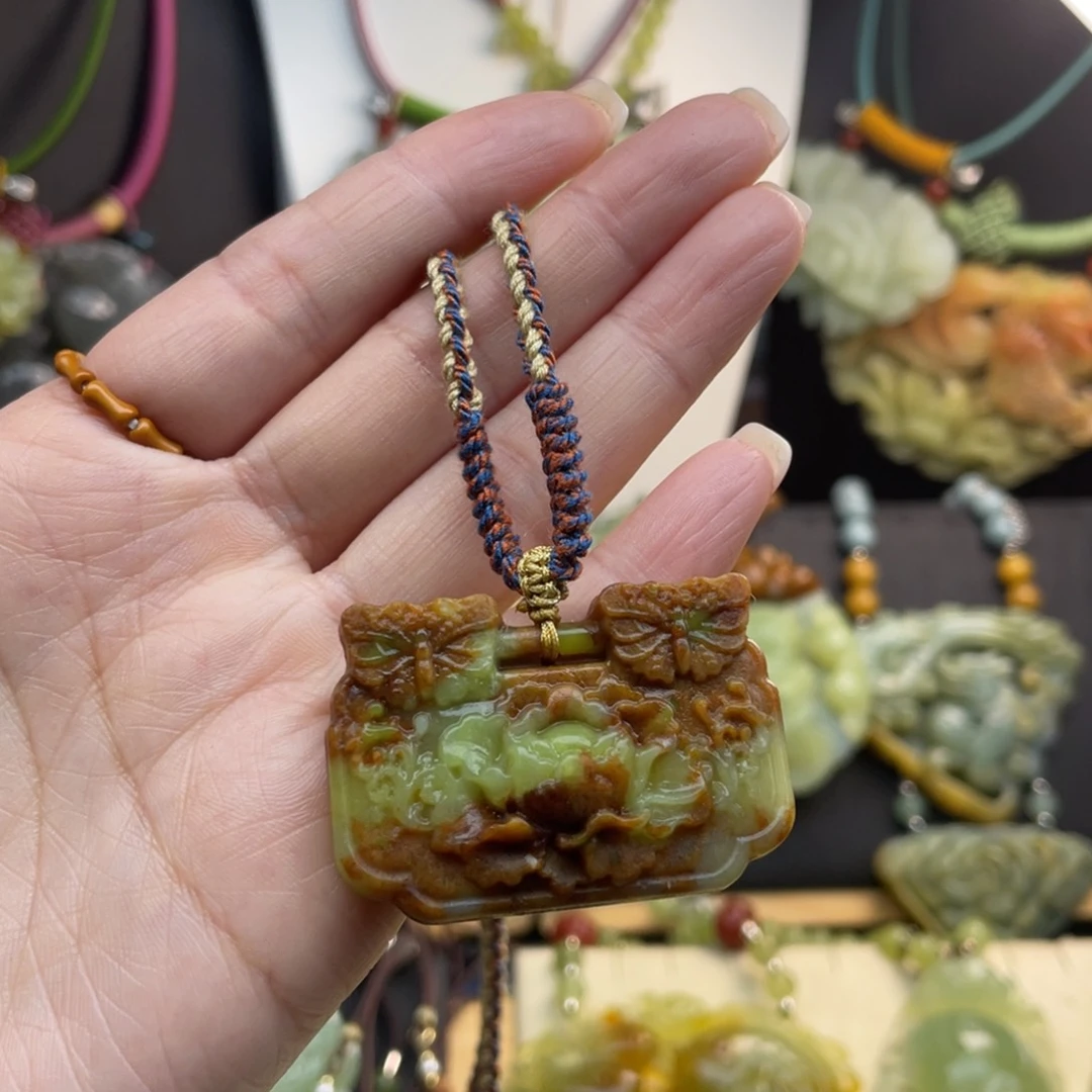 蛇纹石玉未镶嵌颈饰