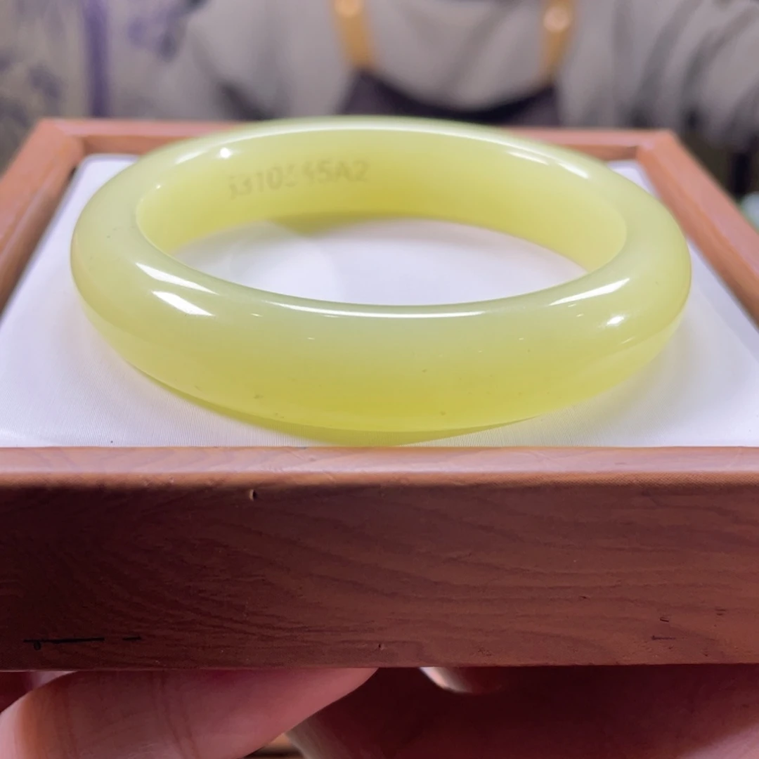 雨***店和田玉未镶嵌手镯53圈