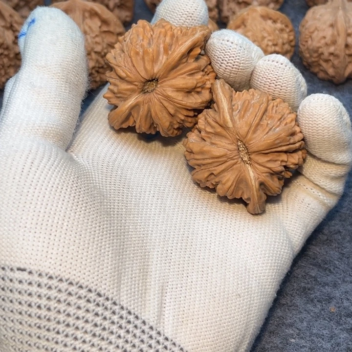 阿***哲文玩核桃吊坠楼子