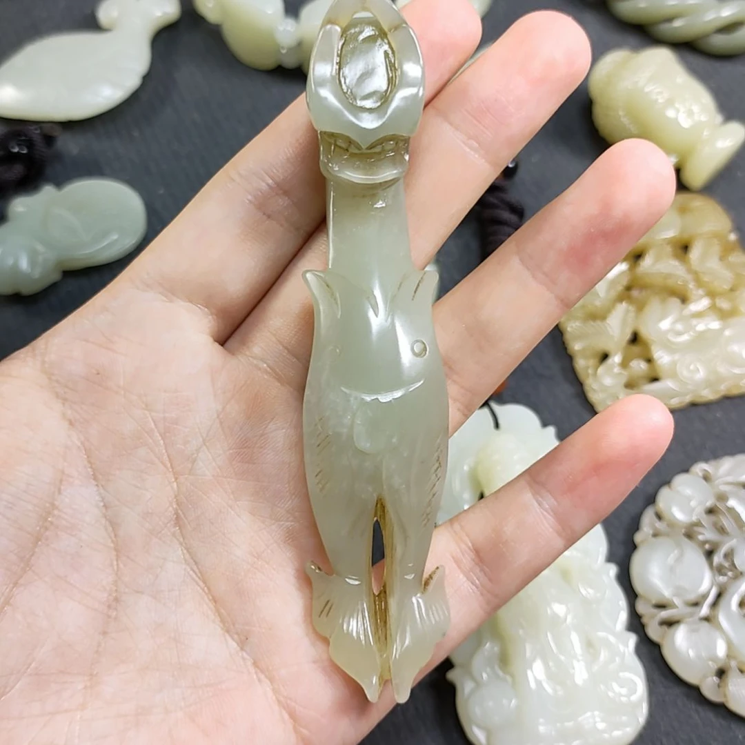 护****和田玉未镶嵌颈饰