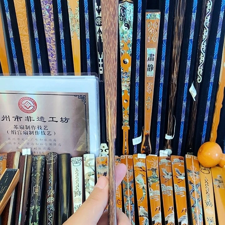 扇子红棕龙鳞文玩折扇