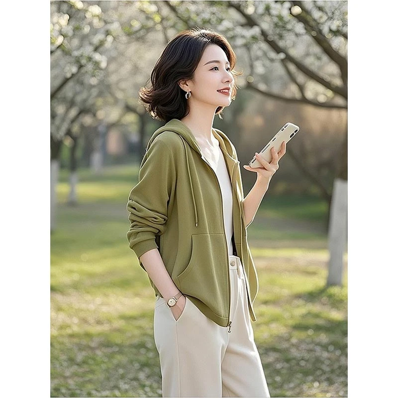 2025年春秋新款绿色连帽开衫外套女个性简约宽松显瘦减龄外搭上衣