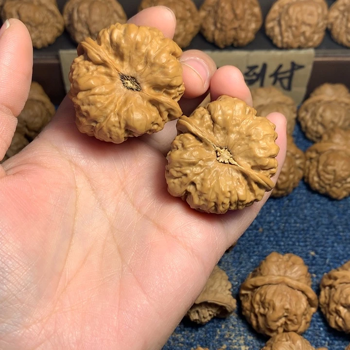 桃核吊坠在*蛤蟆核桃