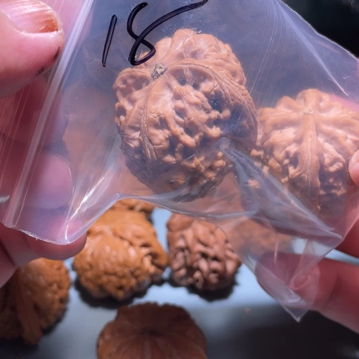 关***切文玩核桃吊坠18呃呃呃