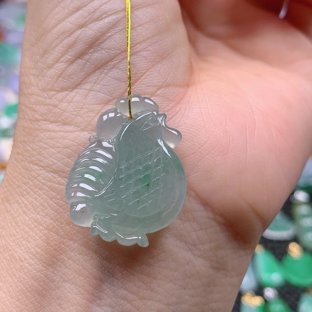 缅甸天然A货翡翠，冰睛生肖鸡，编号267/1014.尺寸26.4-21.3-5.6