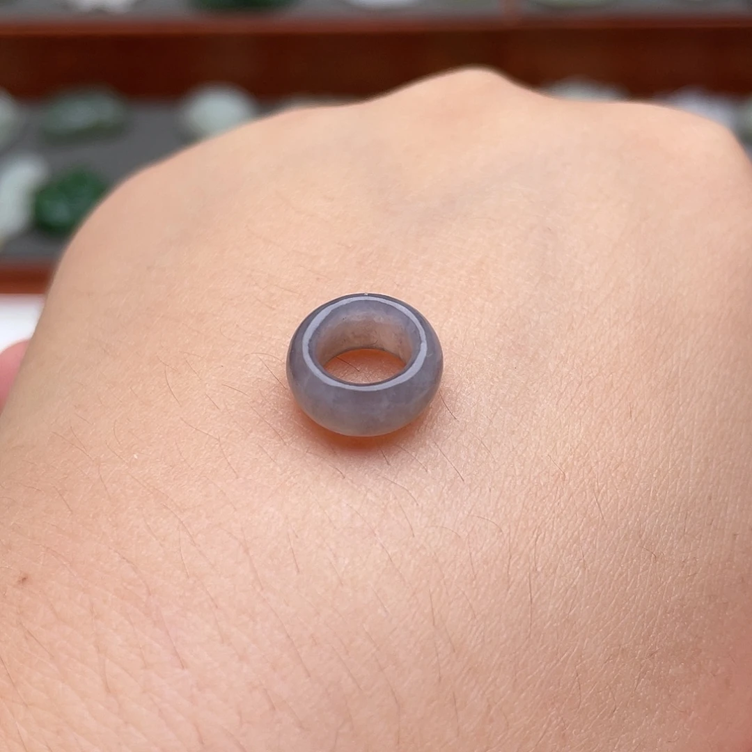 L***e和田玉未镶嵌颈饰小跑环小配饰