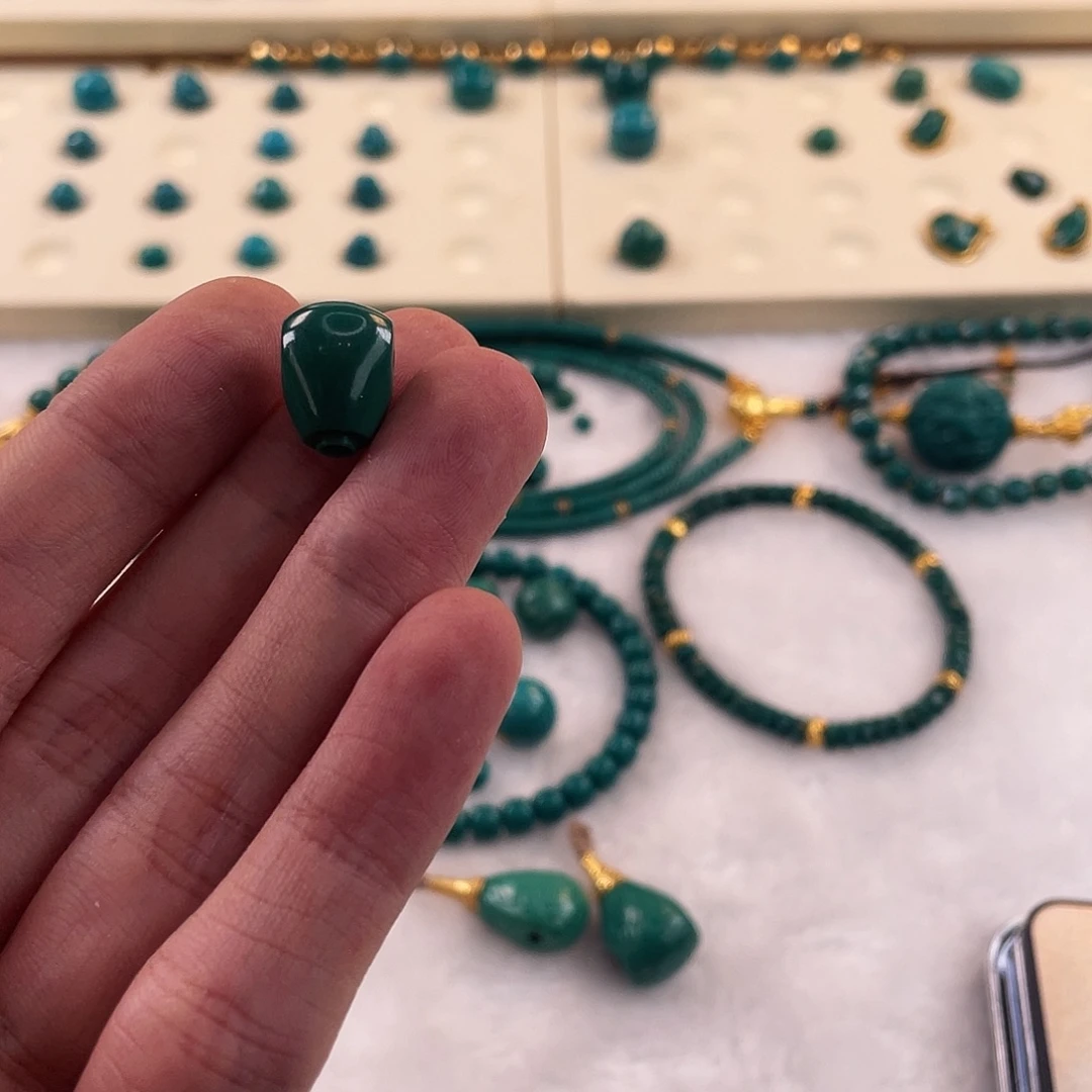 勿***王绿松石未镶嵌配饰
