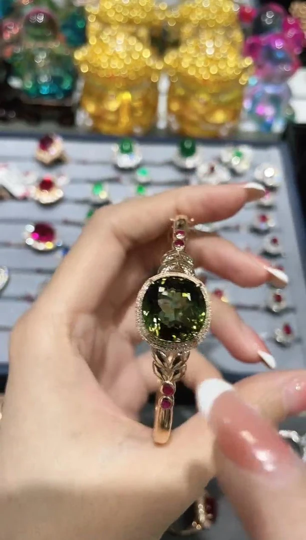 18K金镶嵌碧玺手镯