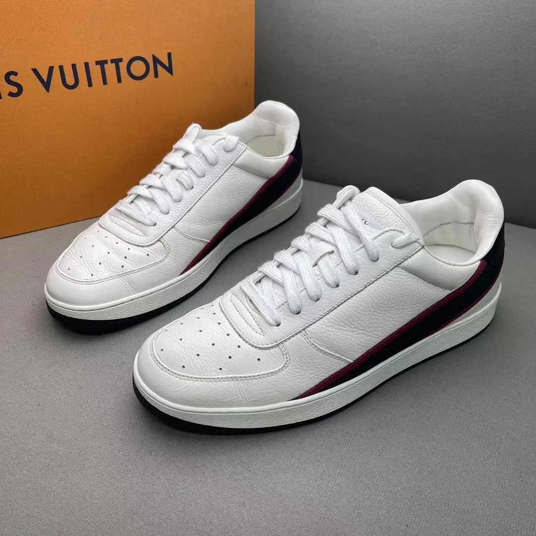 95新 LouisVuitton/路易威登 白色荔枝条纹时尚板鞋 38.5码