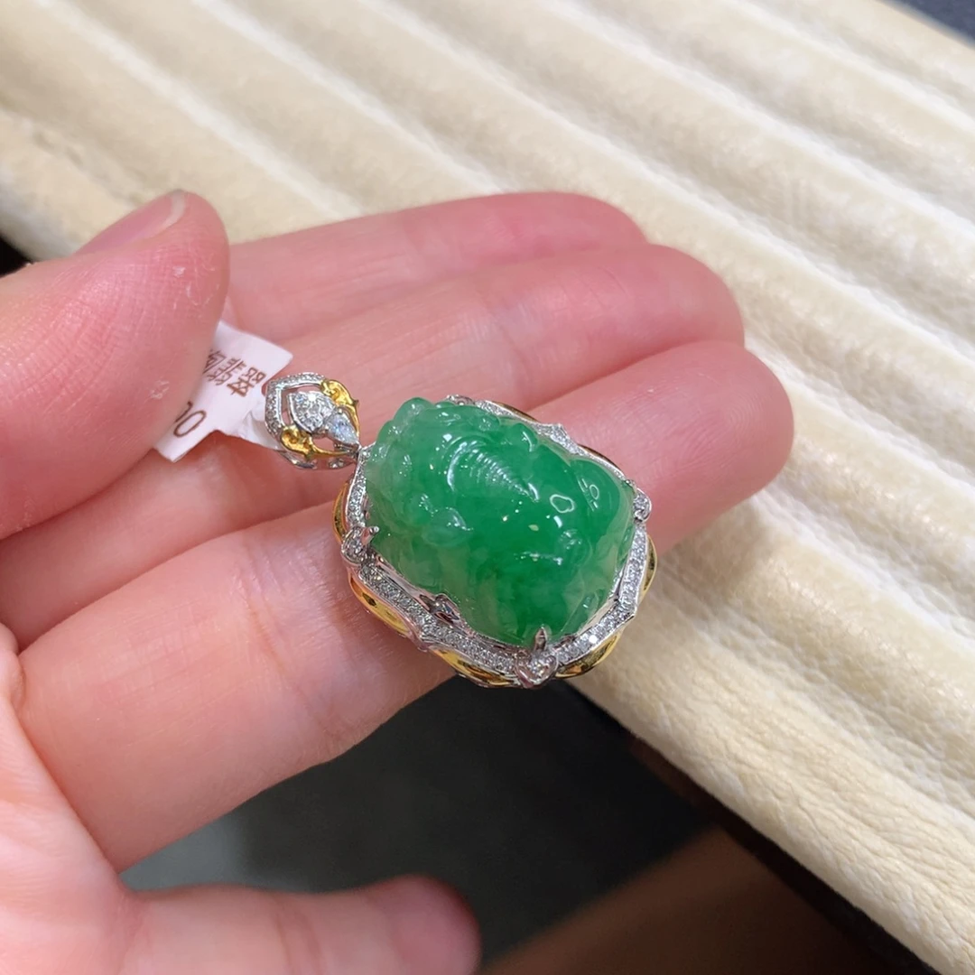 颈饰18K金镶嵌翡翠