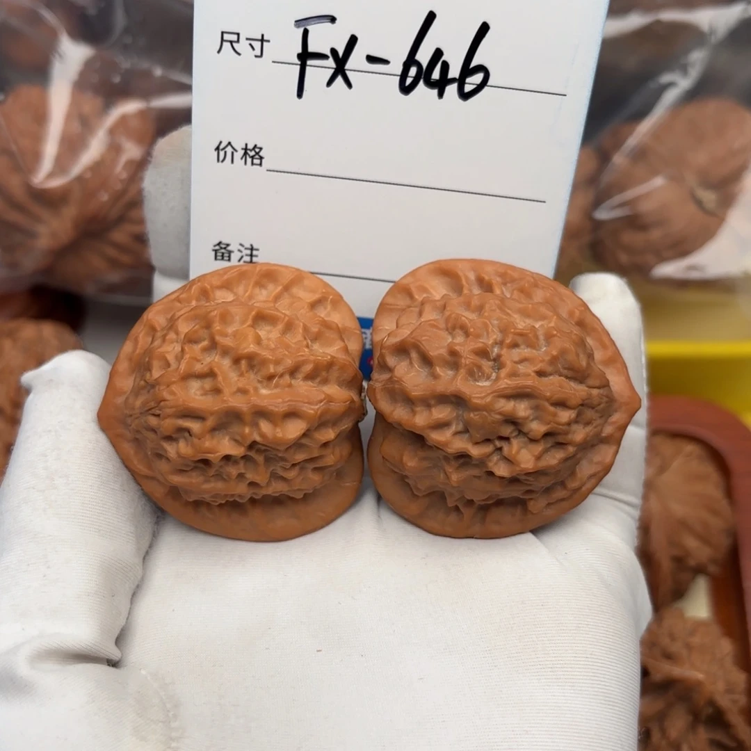 西***哥文玩核桃吊坠瓷娃娃