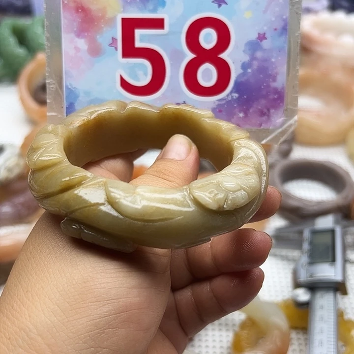 未镶嵌手镯石英岩玉