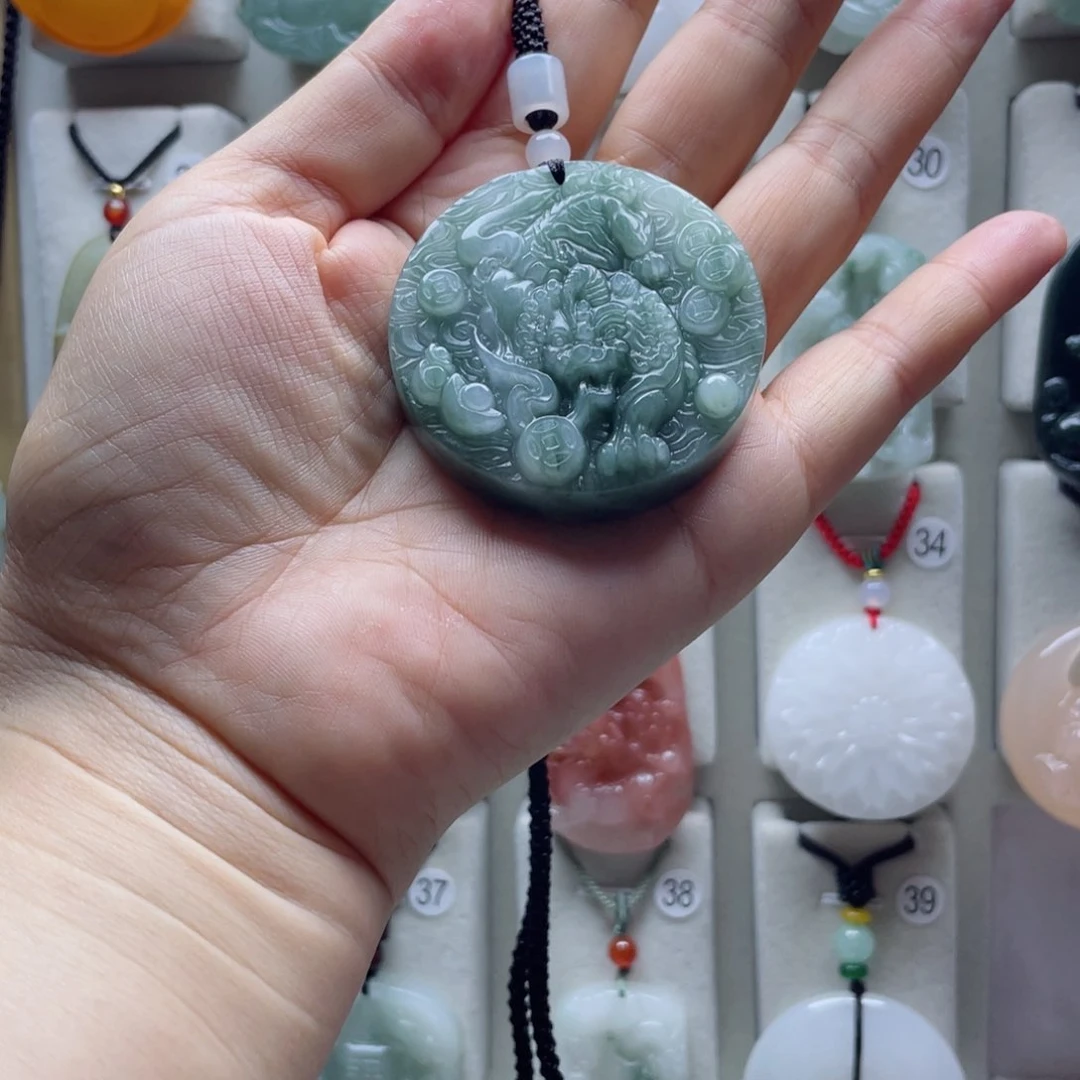 石英质玉未镶嵌颈饰