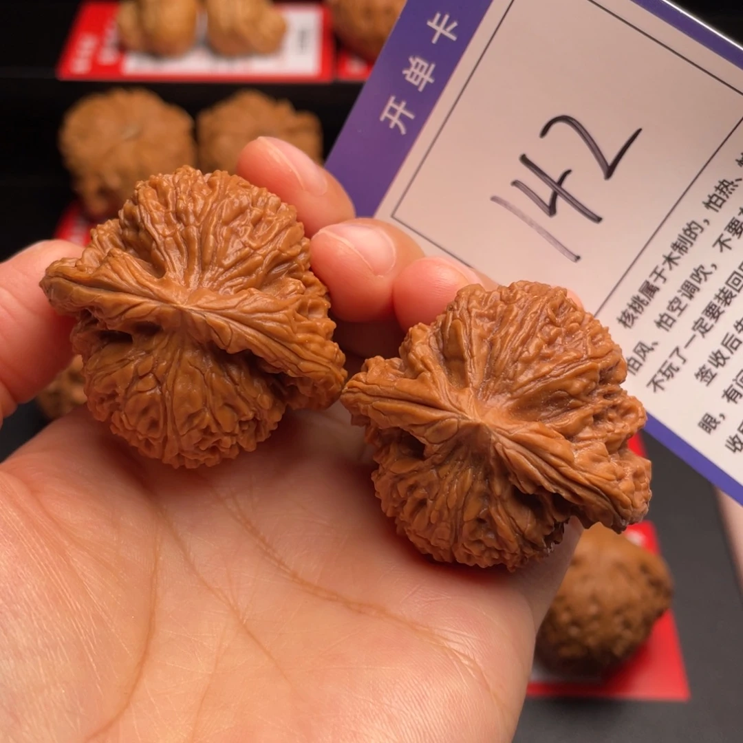 文玩核桃把件粗棱南疆石43尺