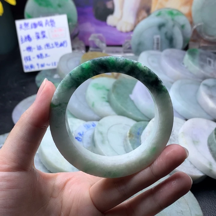 定制翡翠未镶嵌手镯