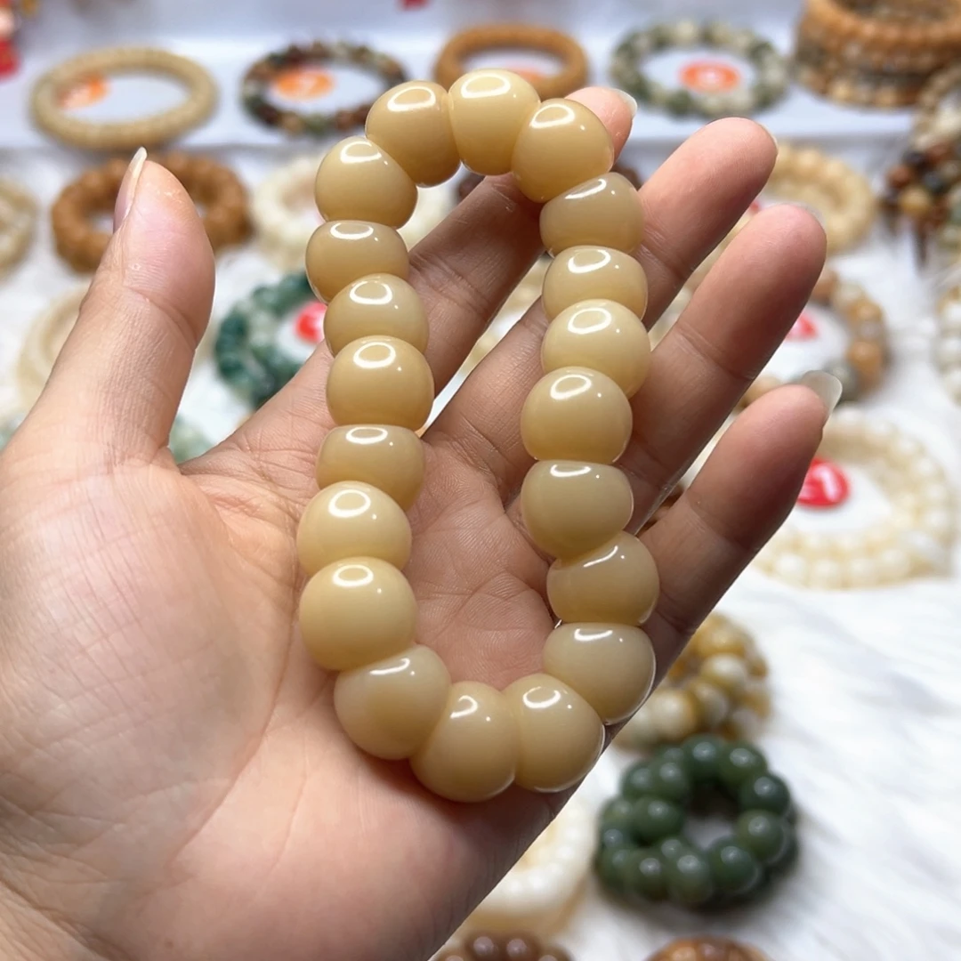 晏***.手串菩提根/象牙果