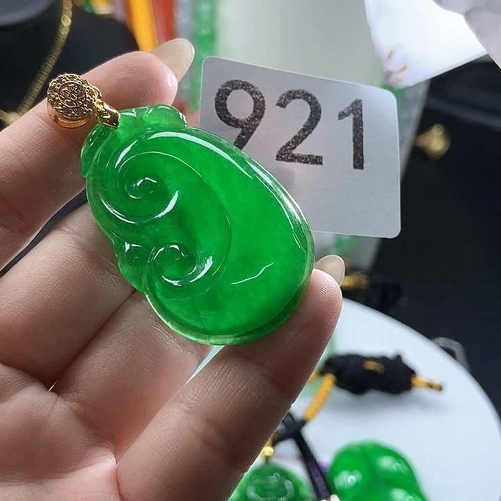 翡翠未镶嵌吊坠(赠链)