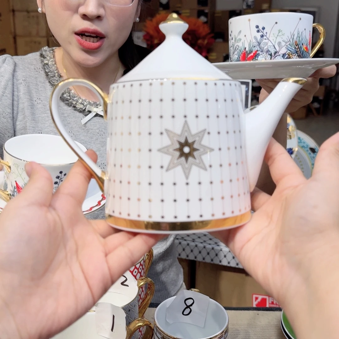 骨瓷一壶➕2杯碟顺丰