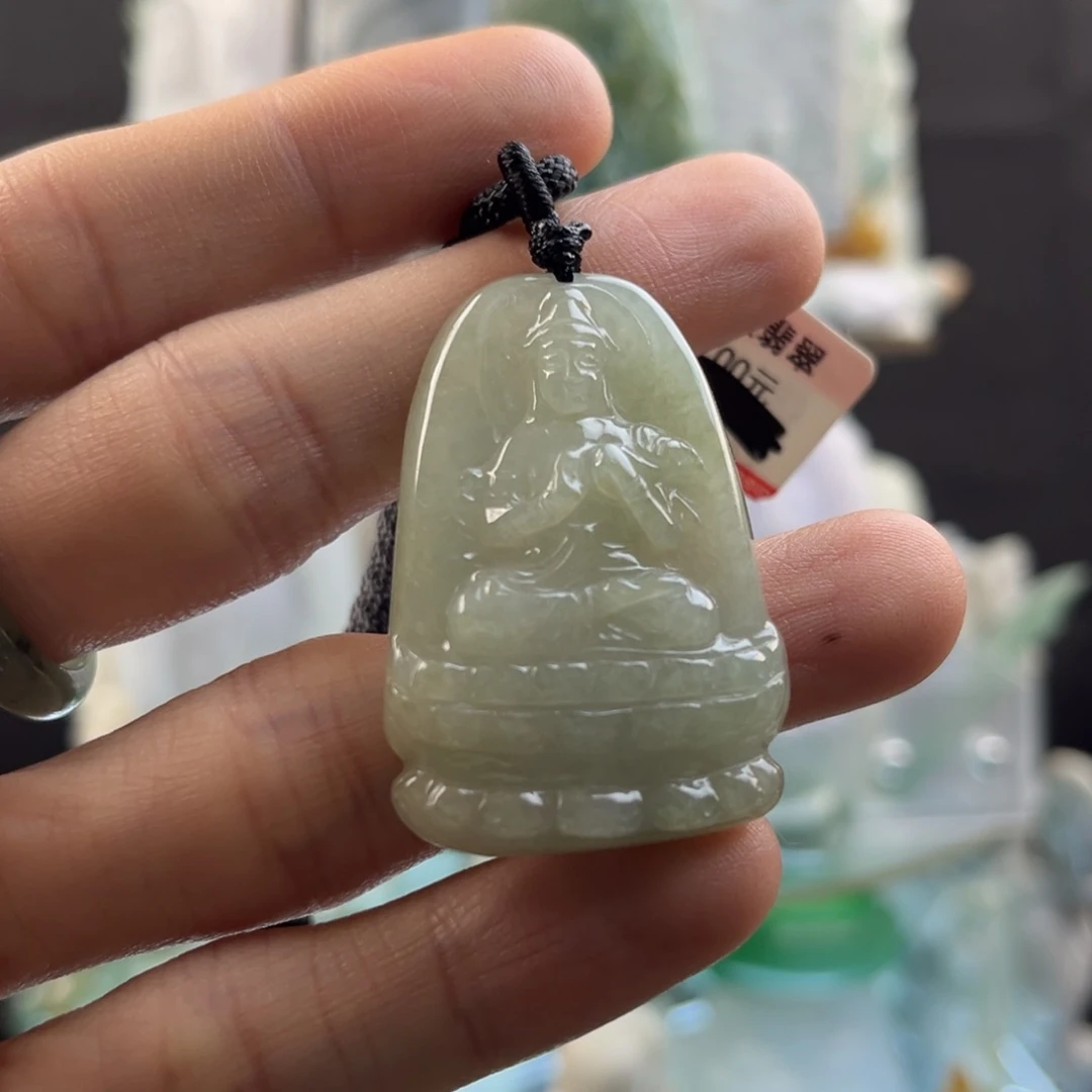 翡翠颈饰未镶嵌观音