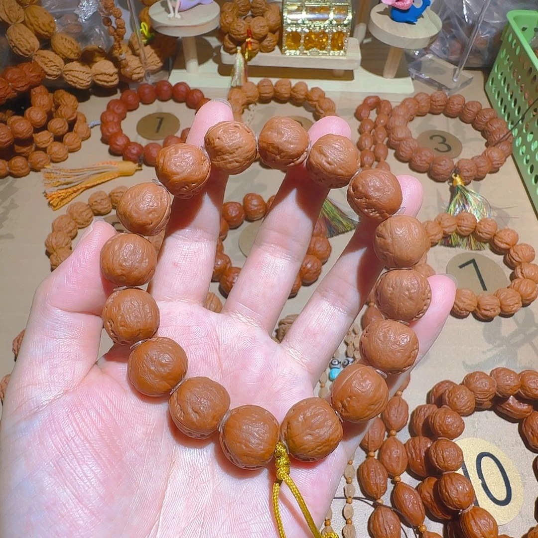 文玩核桃吊坠红豆