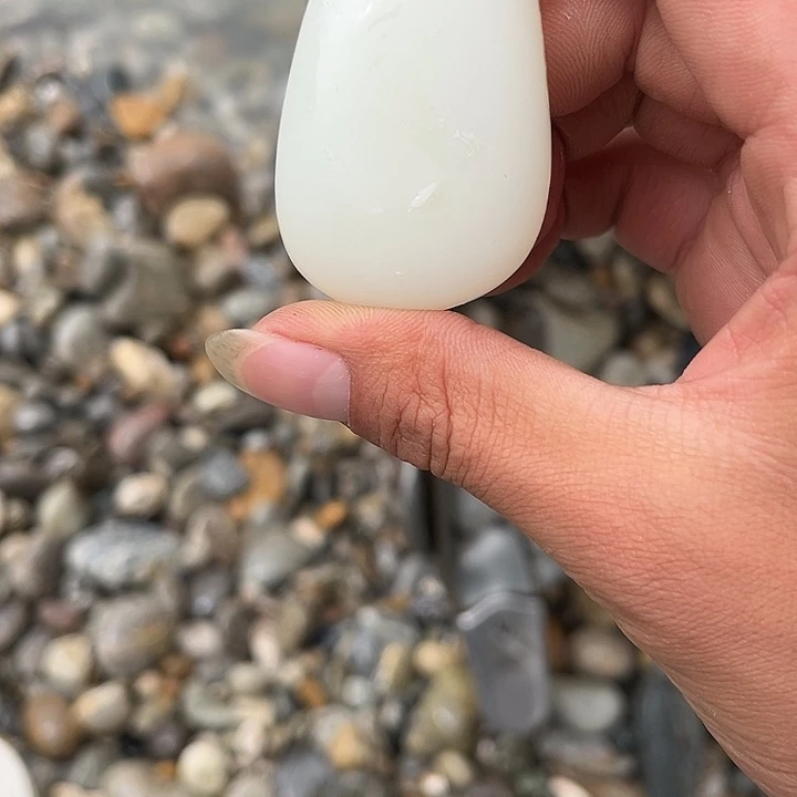 未镶嵌和田玉（糖玉）车挂