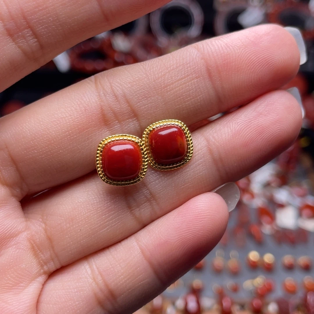 南红玛瑙银S925镶嵌方糖耳钉原矿