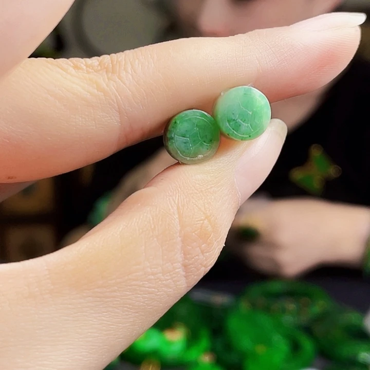翡翠18K金镶嵌颈饰多样性