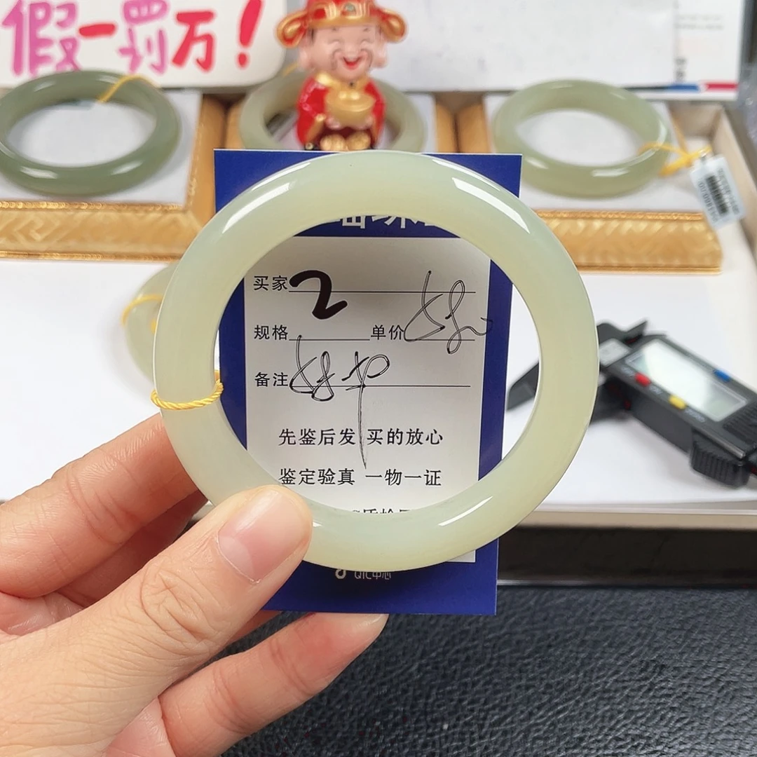 和田玉未镶嵌手镯