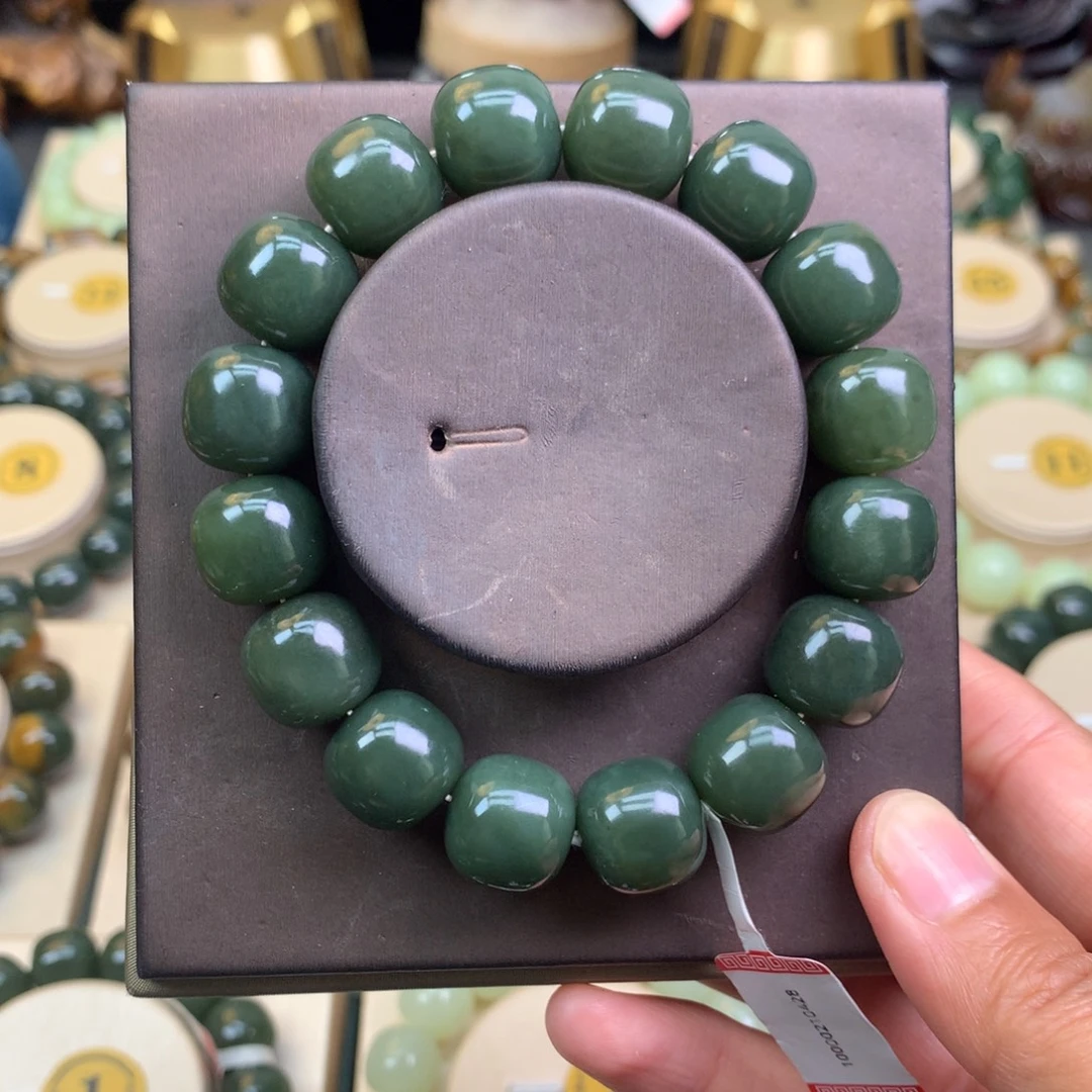 凯***旋和田玉未镶嵌手链