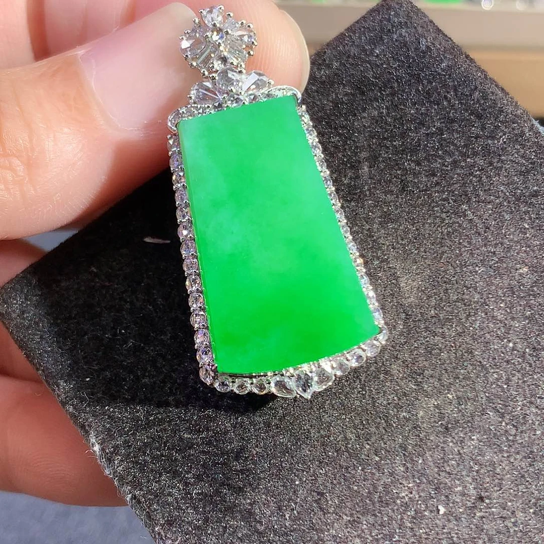 翡翠18K金镶嵌吊坠(赠链)