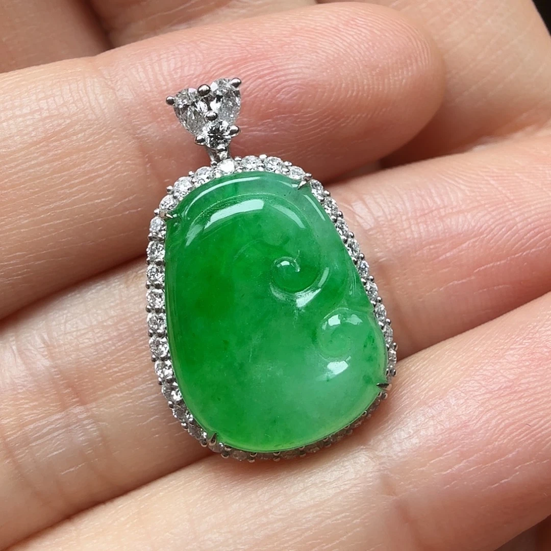 翡翠18K金镶嵌颈饰