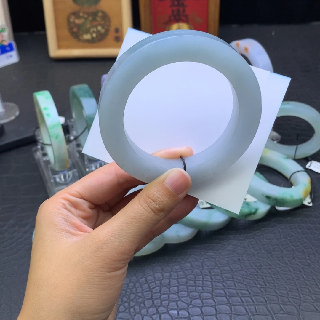 定制翡翠未镶嵌翡翠手镯