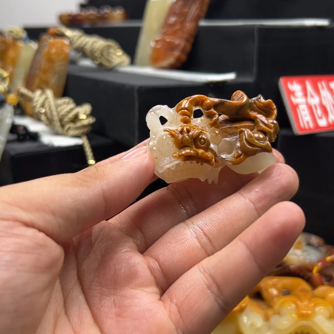 未镶嵌石英质玉（黄龙玉）多样性发货，发其一