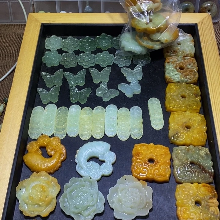 蛇纹石玉未镶嵌颈饰小**?38