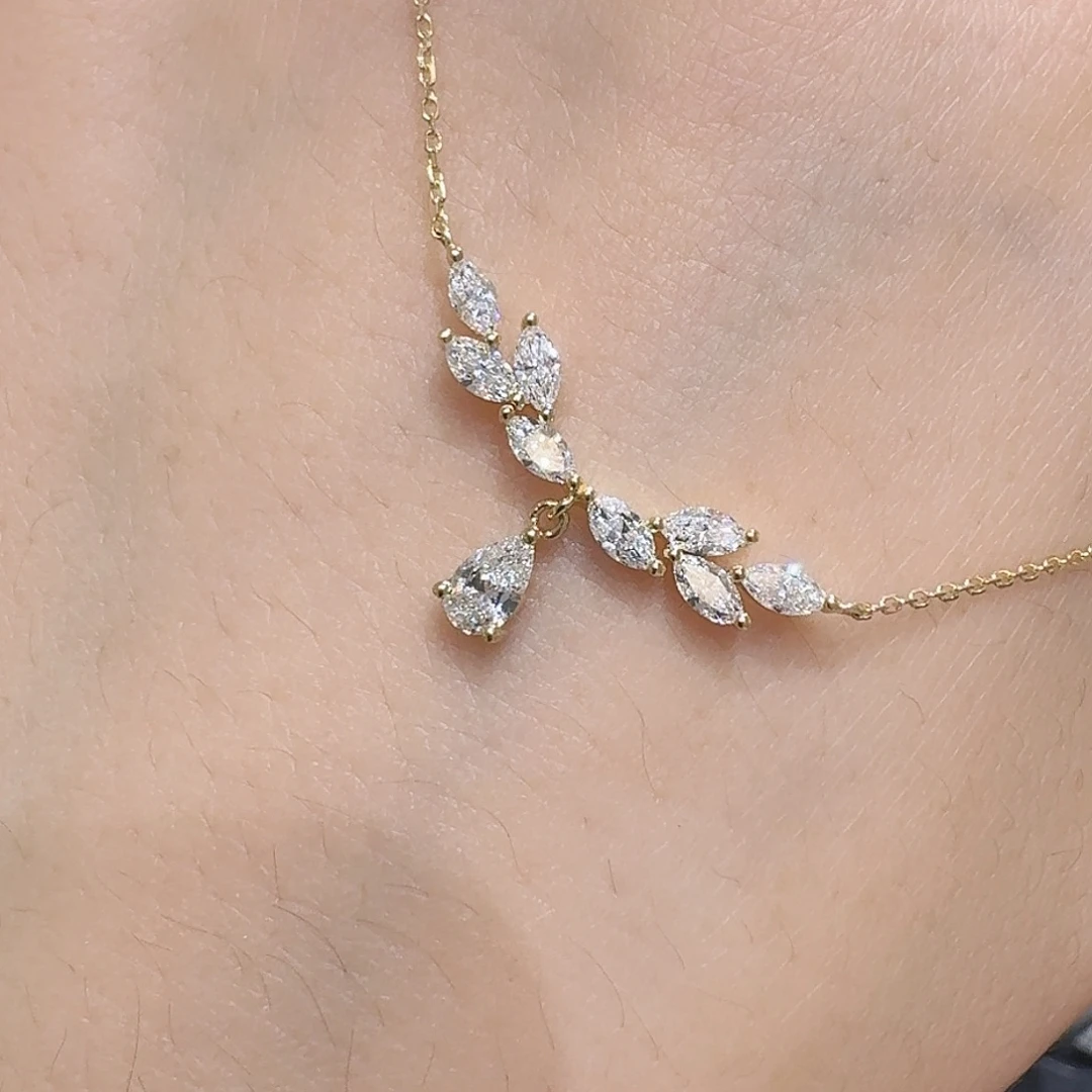 颈饰实验室培育钻石18K金镶嵌翅膀