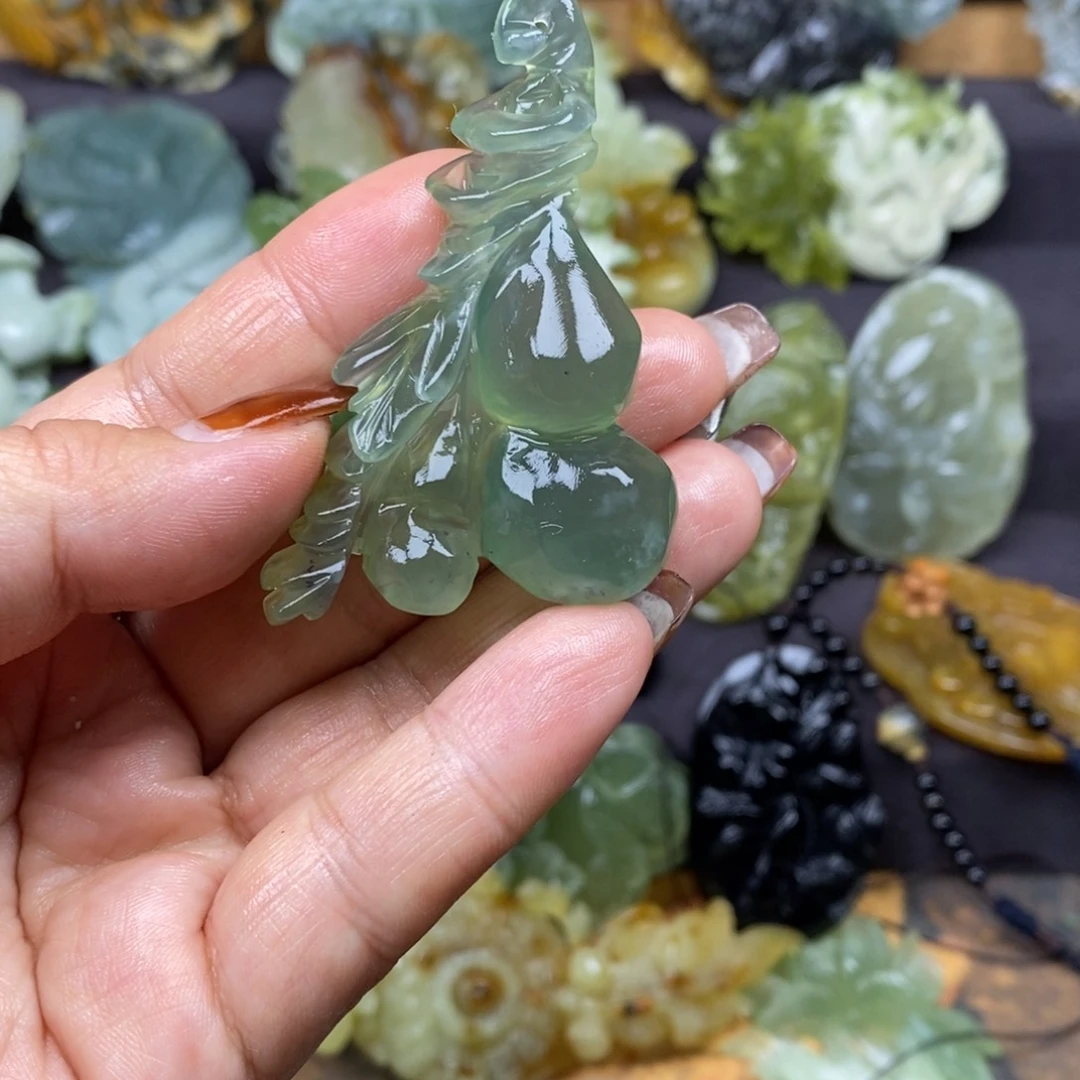 蛇纹石玉颈饰未镶嵌