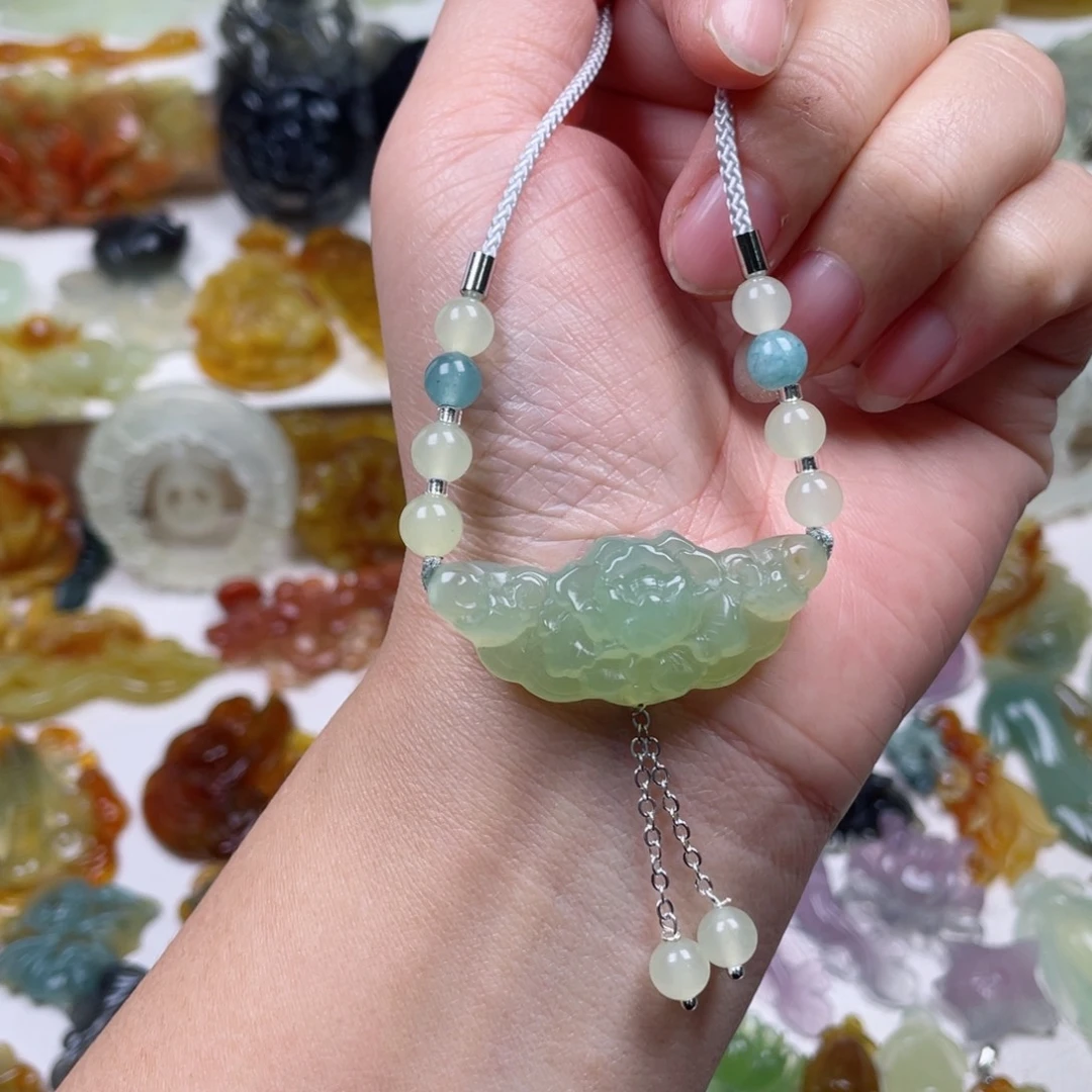 蛇纹石玉未镶嵌颈饰