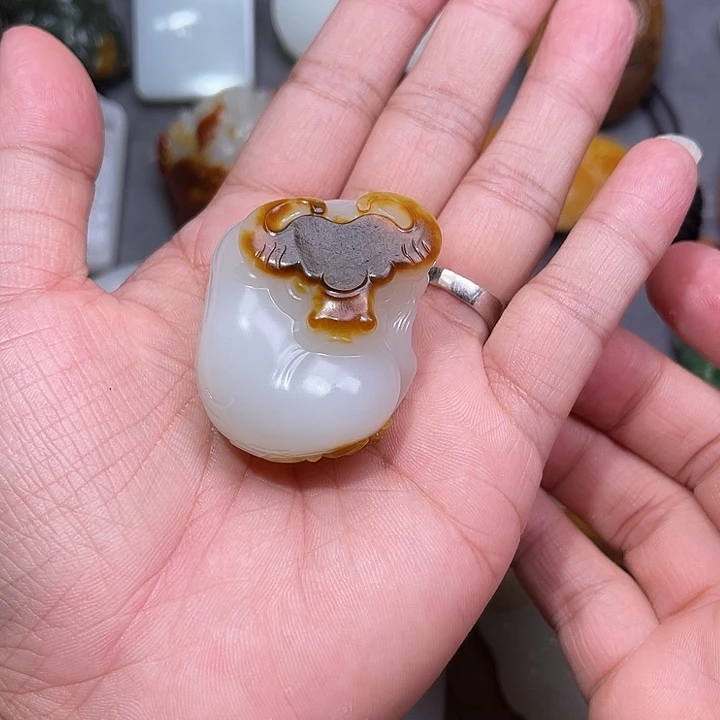 闲***界颈饰未镶嵌和田玉