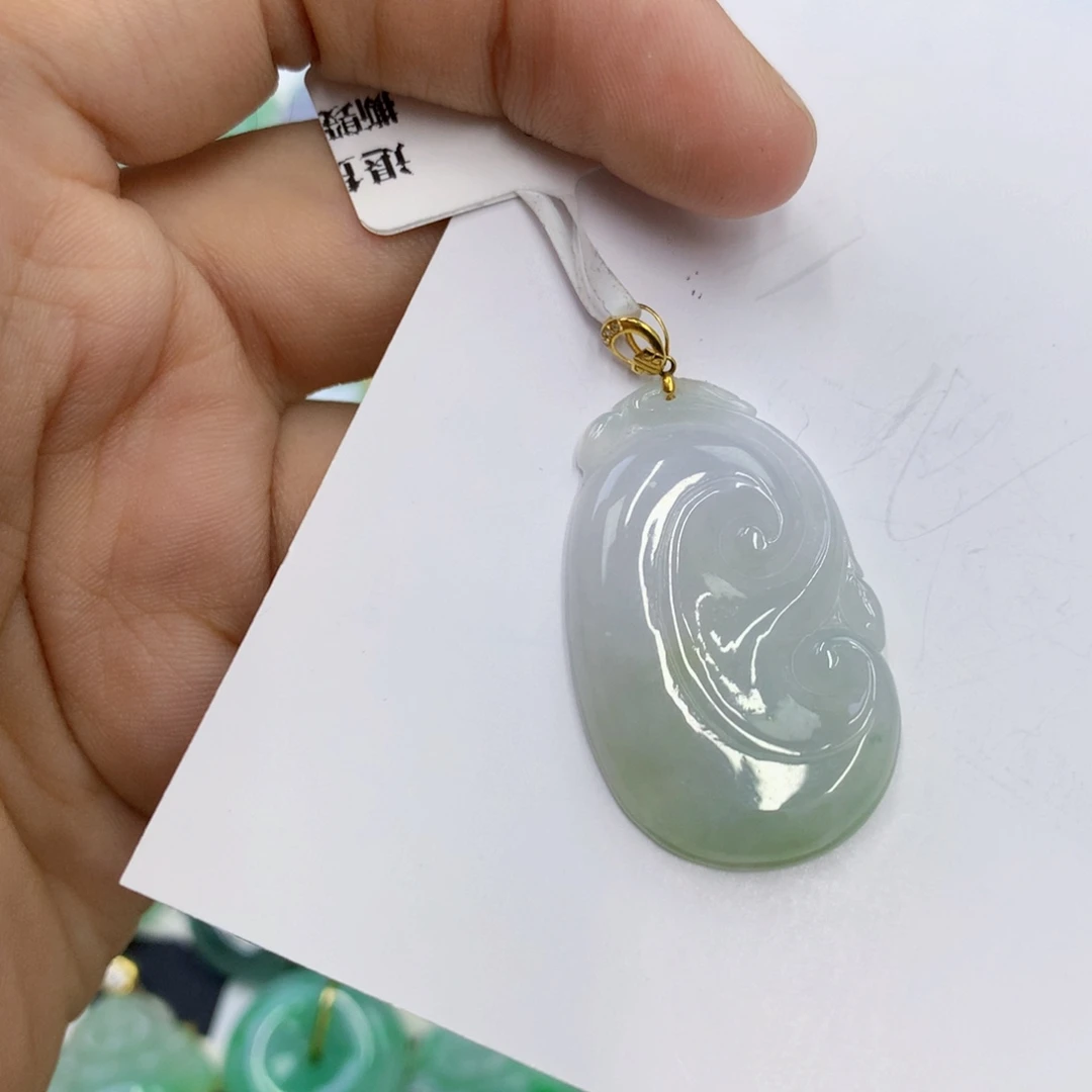 翡翠18K金镶嵌颈饰翡翠
