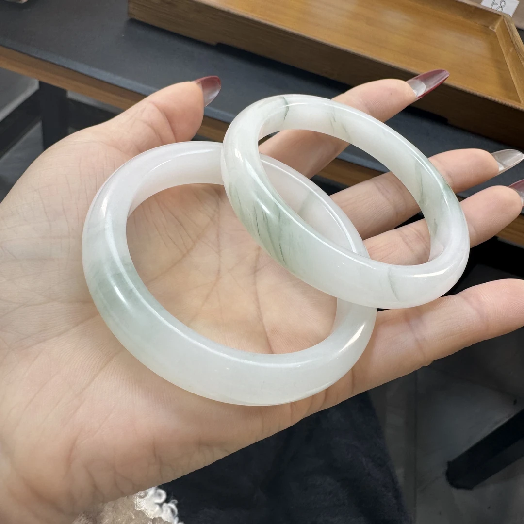 纯天然冰透新疆玉石天山翠飘花手镯（多样性天山翠玉拍一发一}