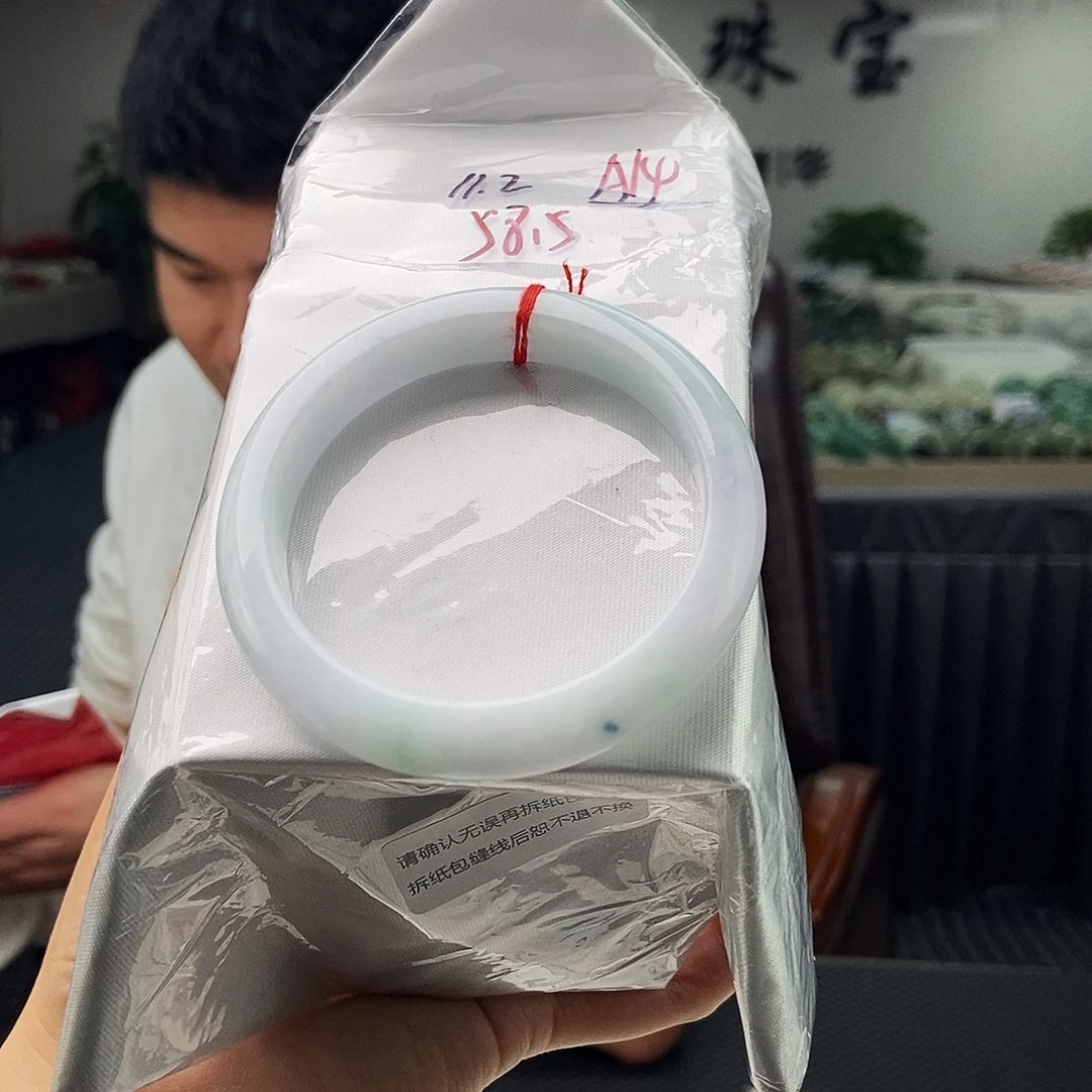 翡翠未镶嵌手镯颜色多样性发拍一发一