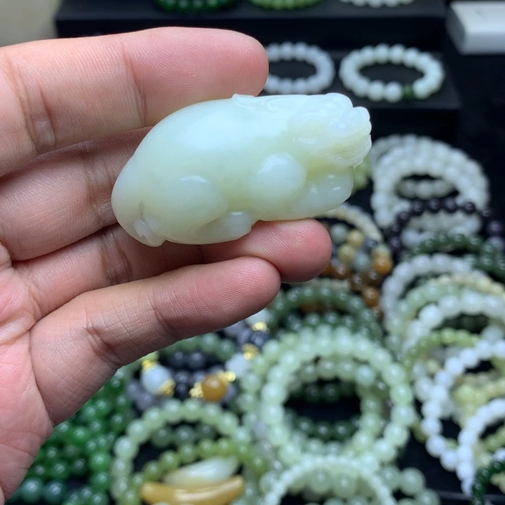 颈饰未镶嵌和田玉貔貅 47.5 克重