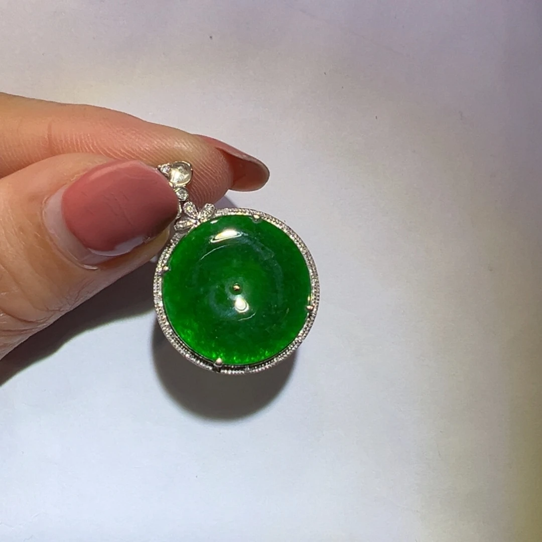 翡翠颈饰18K金镶嵌雪**嫣吊坠