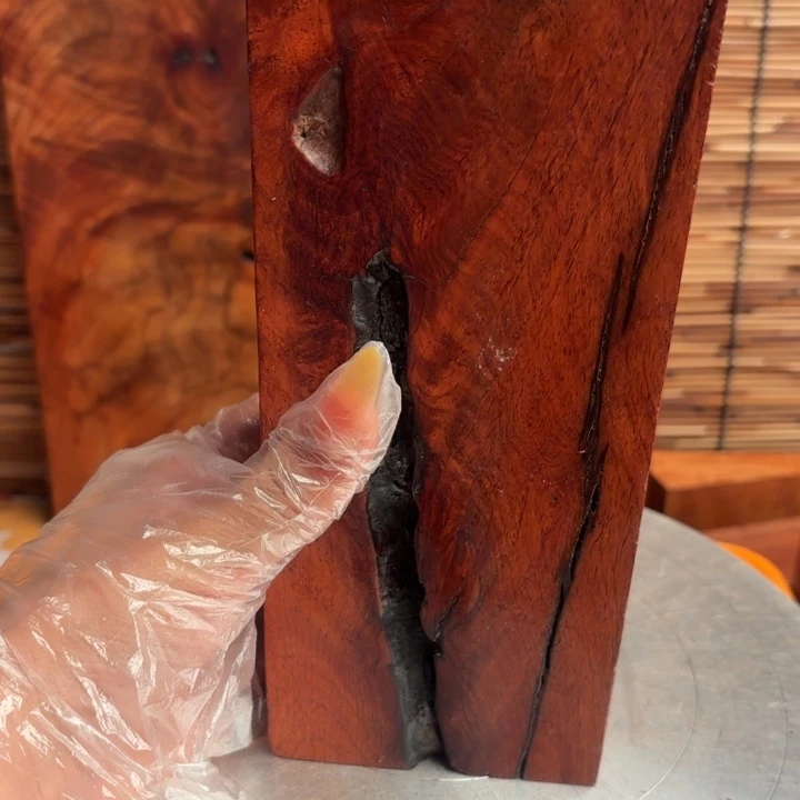 人***乐大叶紫檀（黑酸枝木类）