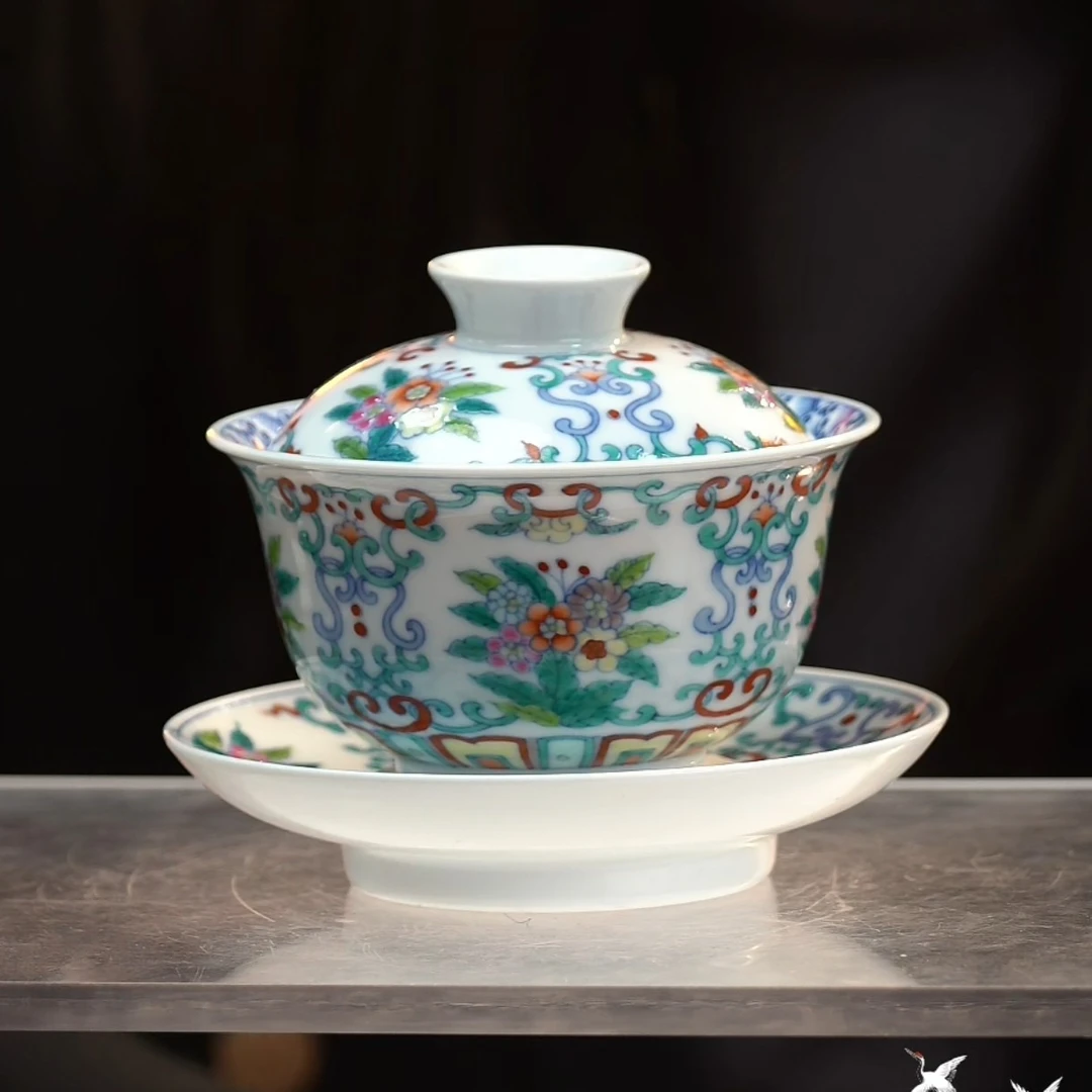 斗彩花卉纹三才盖碗