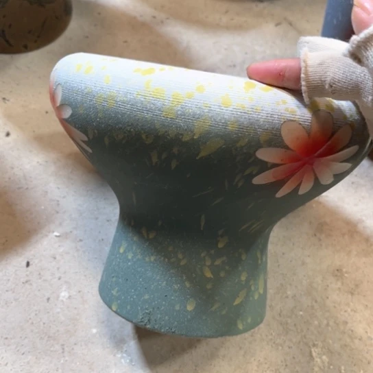 罐默认微瑕，有孔编号17-223