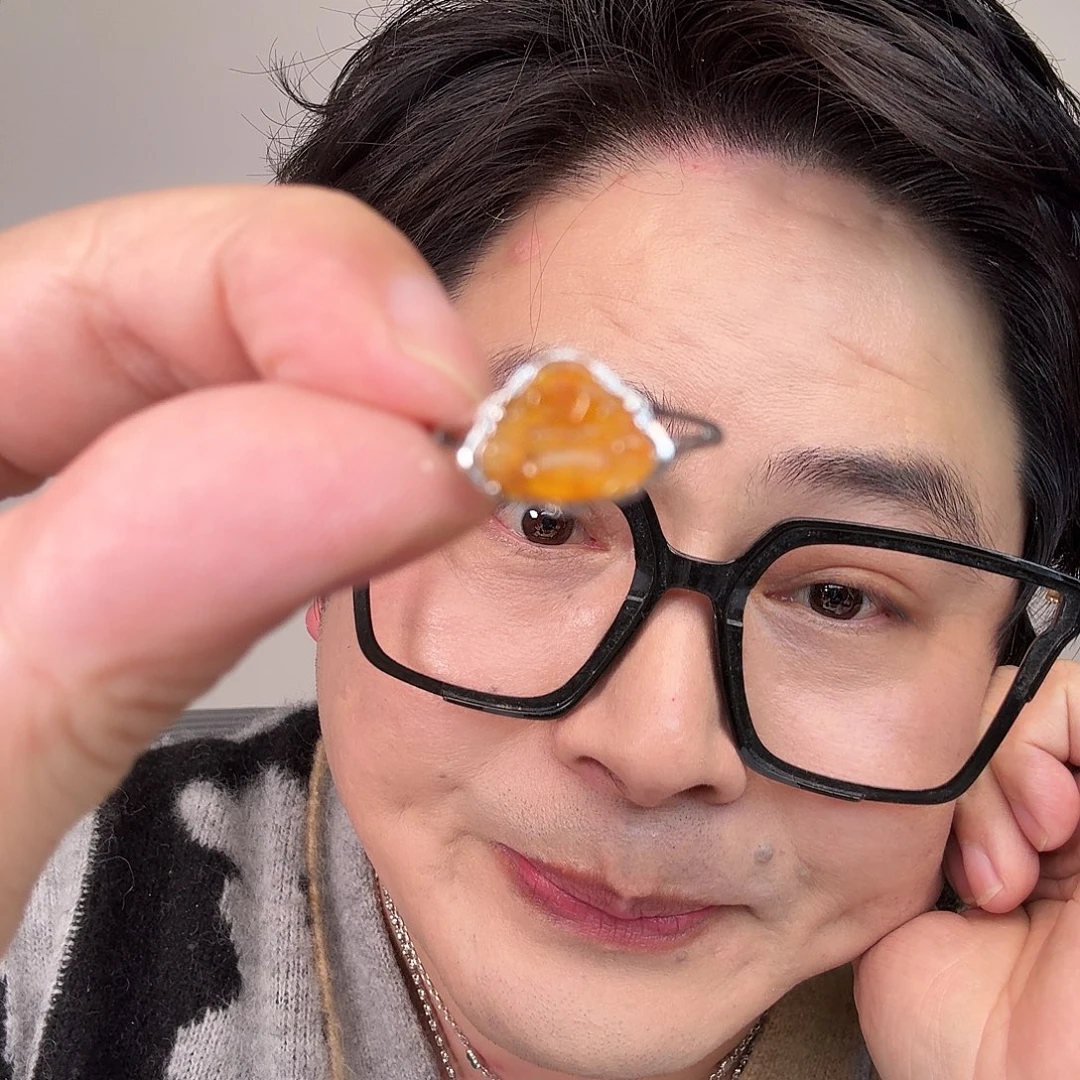 翡翠未镶嵌颈饰一件