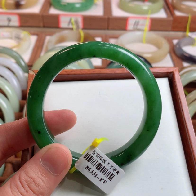 【闪购商品】和田玉手镯未镶嵌55