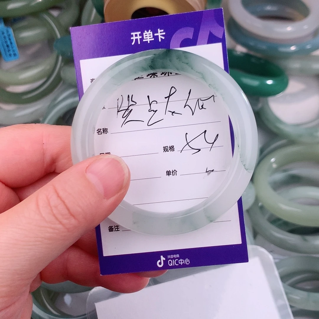 未镶嵌手镯石英质玉（金丝玉）笑**低